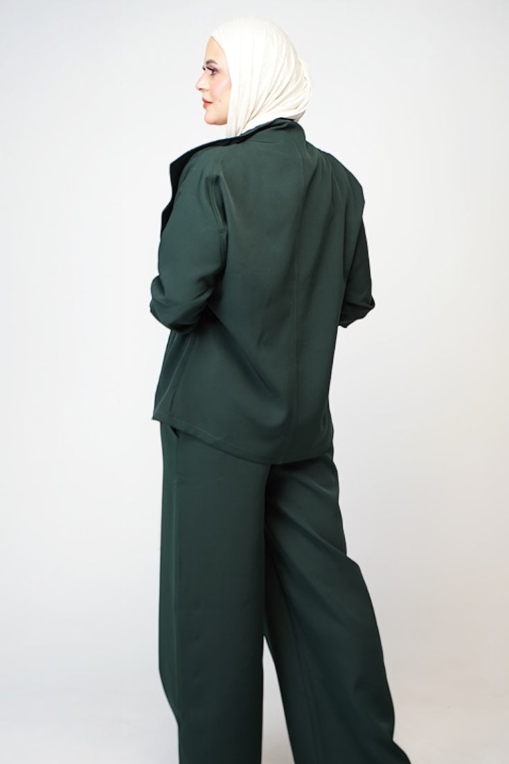 ELEGANT GREEN SUIT – TIMELESS ELEGANCE