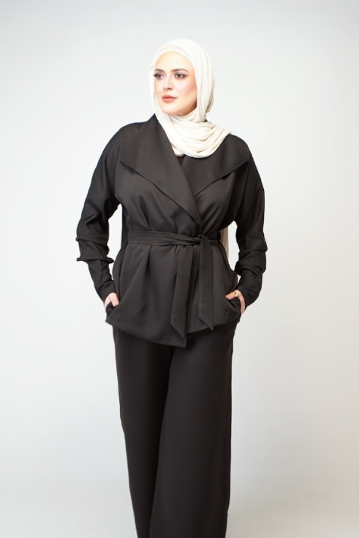 ELEGANT BLACK SUIT – TIMELESS ELEGANCE