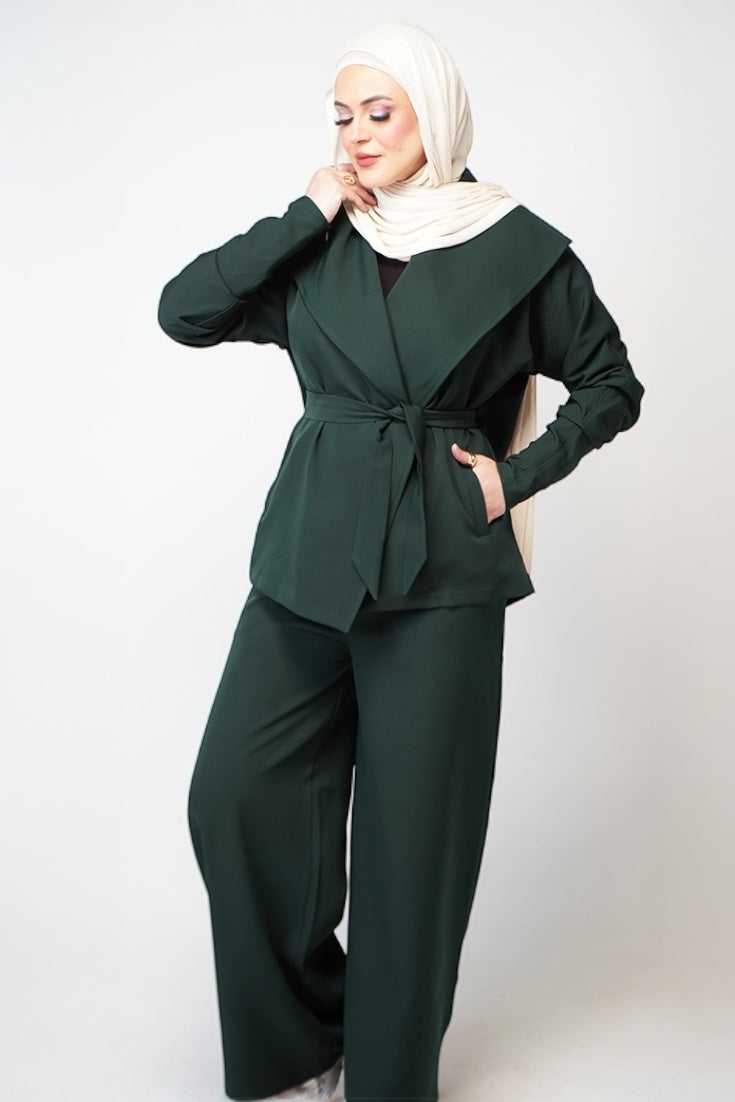 ELEGANT GREEN SUIT – TIMELESS ELEGANCE